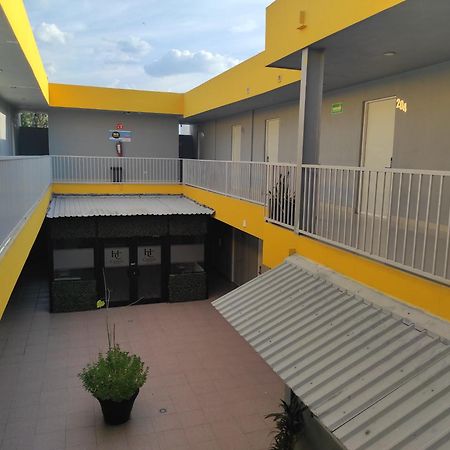 Capital Hotel Монклова Екстериор снимка