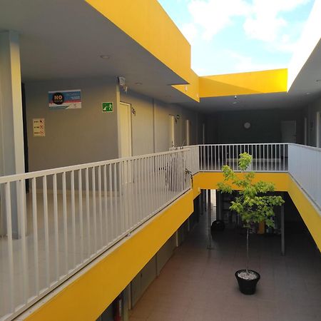 Capital Hotel Монклова Екстериор снимка