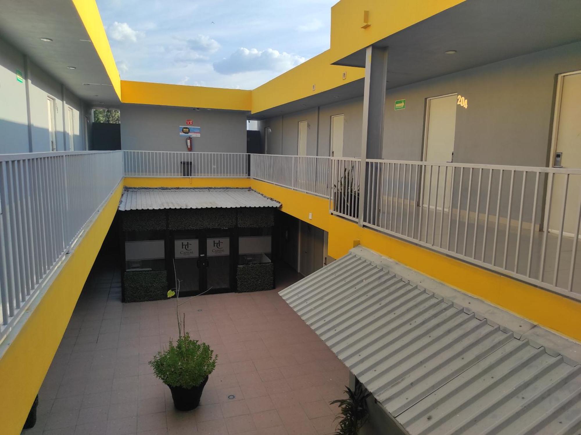 Capital Hotel Монклова Екстериор снимка