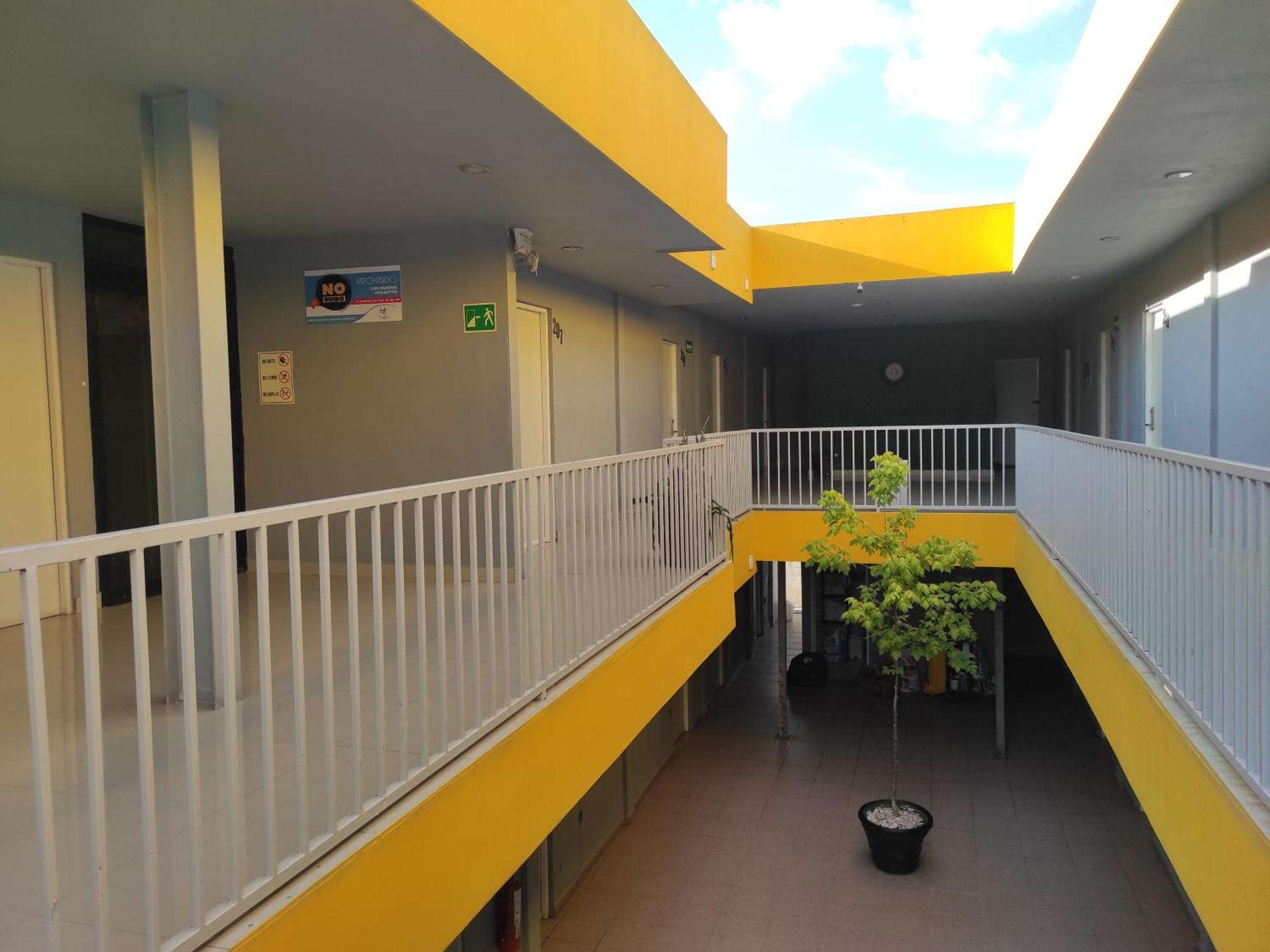 Capital Hotel Монклова Екстериор снимка