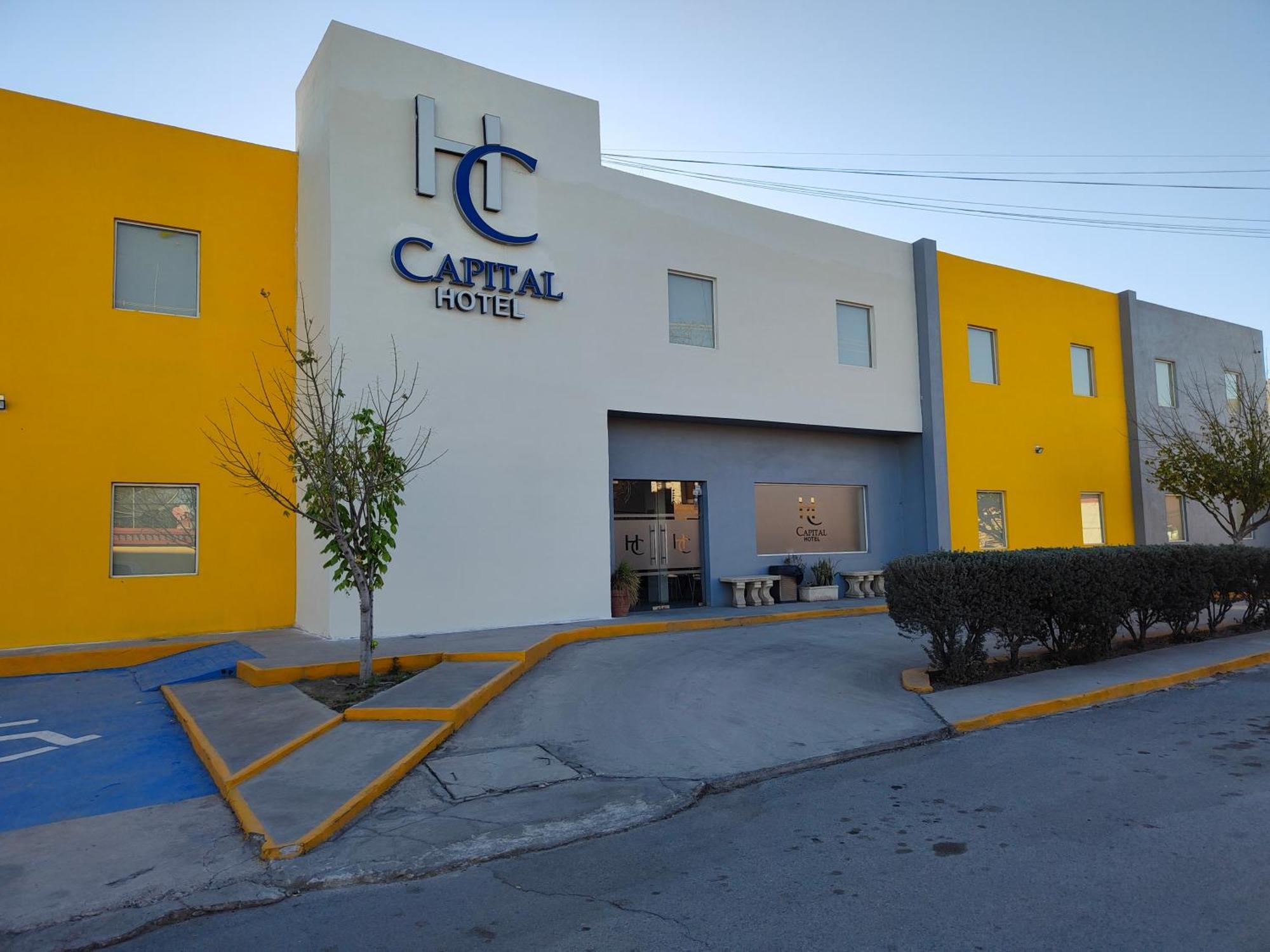 Capital Hotel Монклова Екстериор снимка