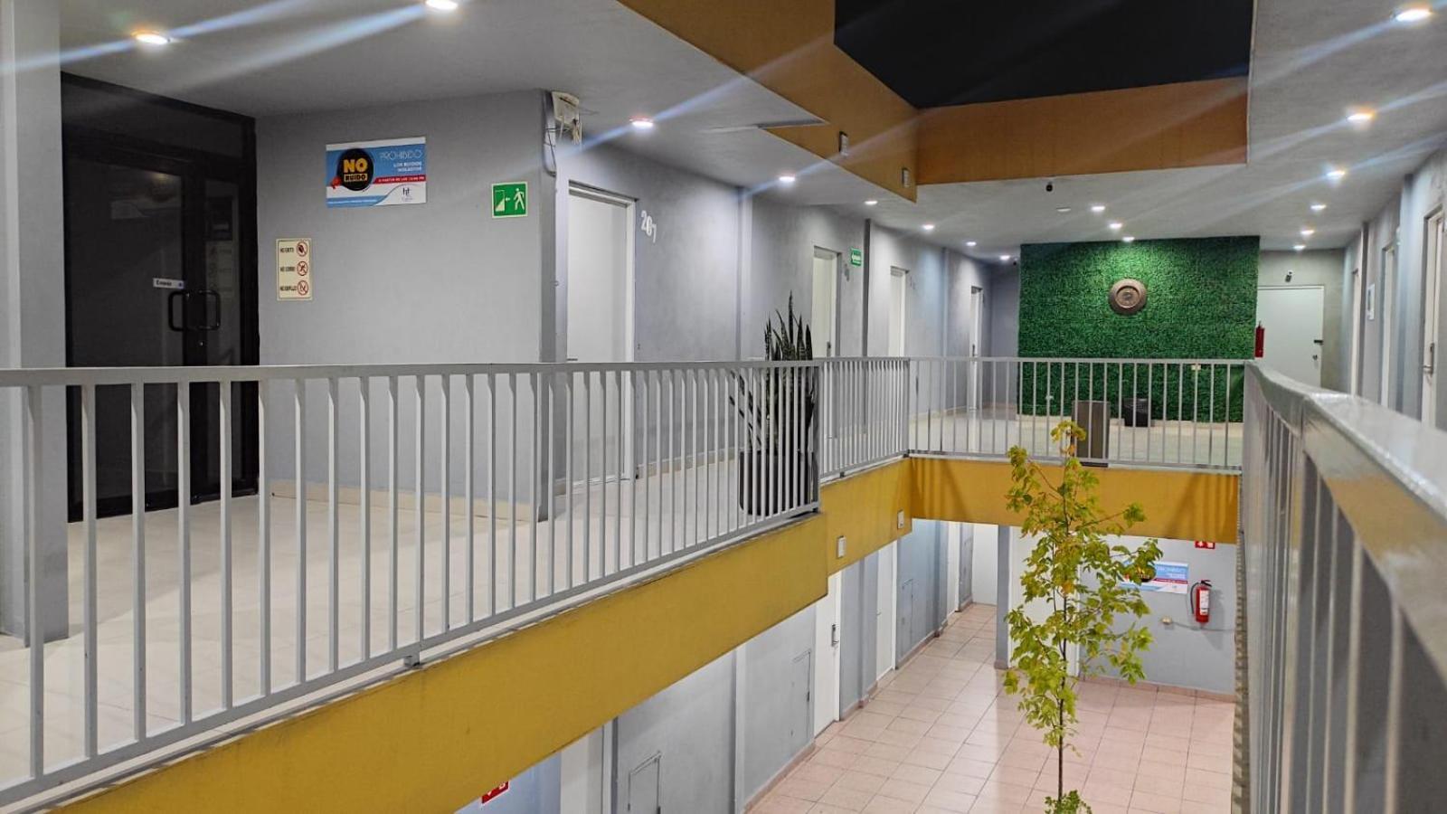 Capital Hotel Монклова Екстериор снимка