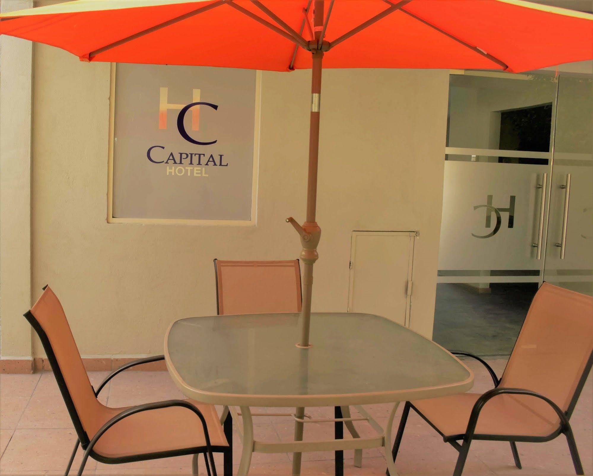 Capital Hotel Монклова Екстериор снимка